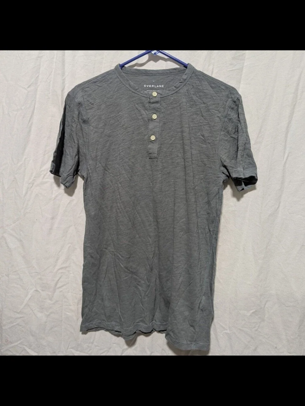 Everlane Men’s Gray Short-Sleeve Henley Shirt - Picture 1 of 3